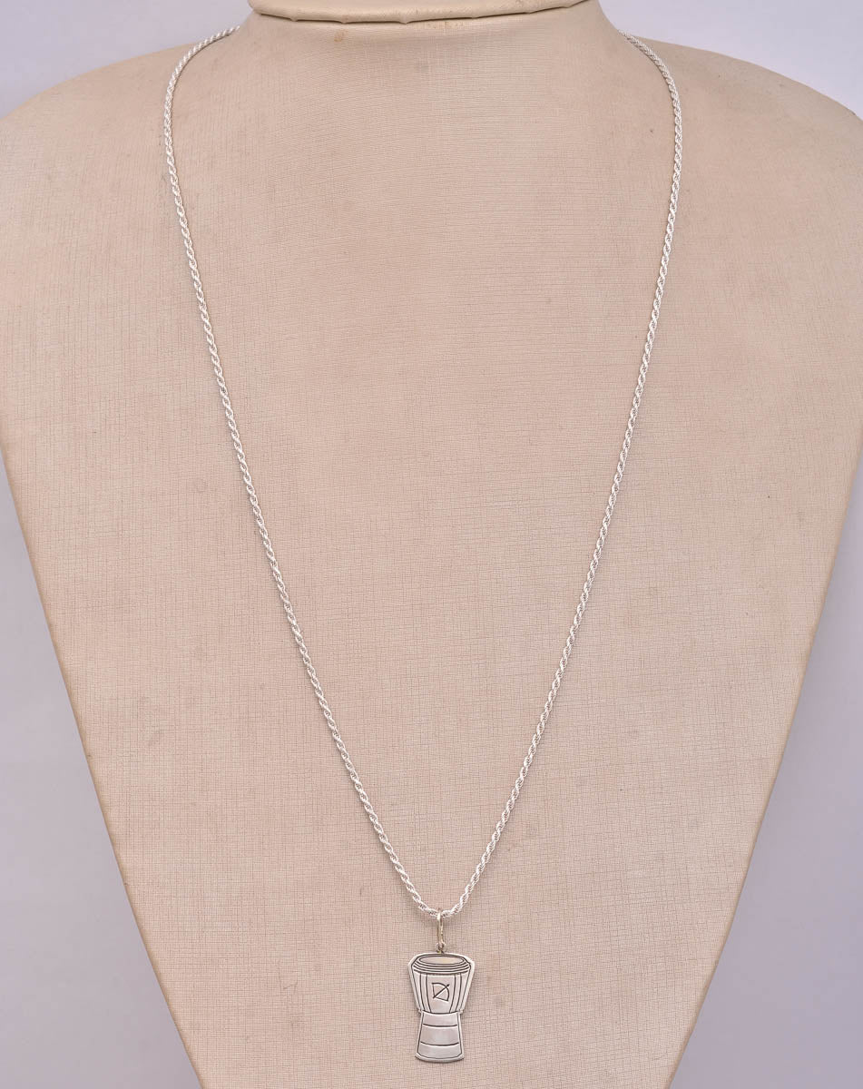 Colar Sagrado – Amuleto Atabaque em Prata